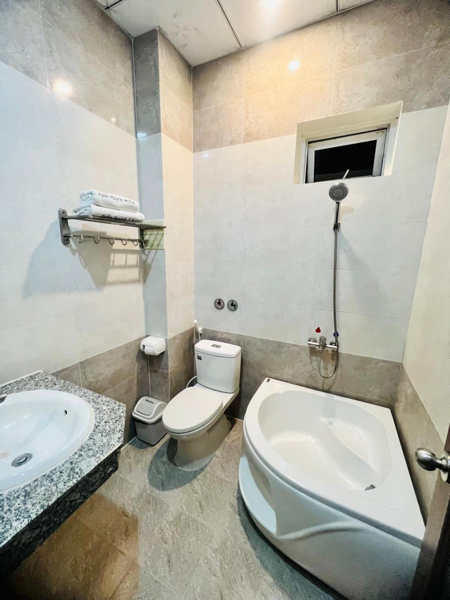 XUÂN HUỲNH 3 Hotel Soc Trang Exterior foto
